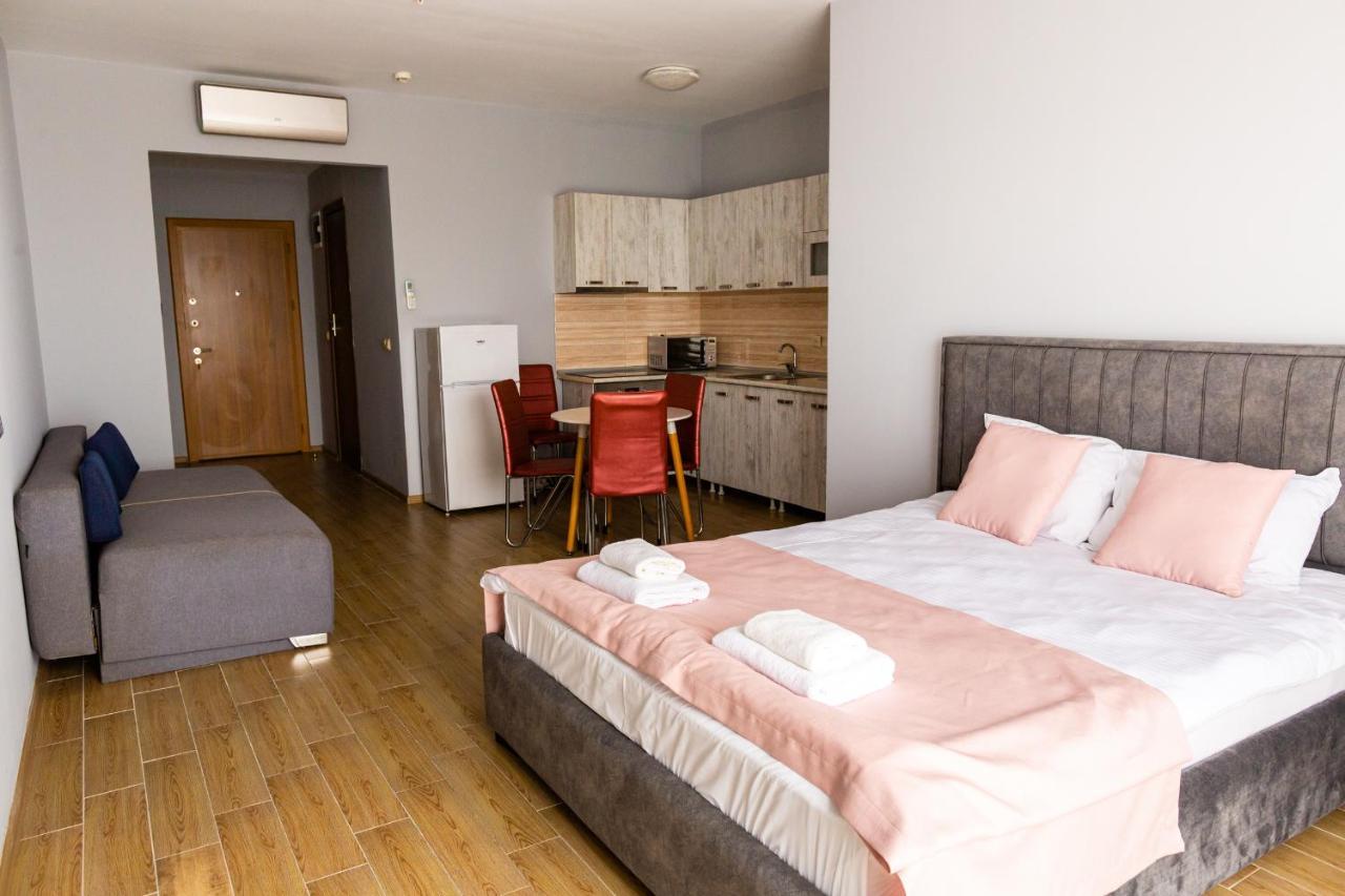 Apartment G-point. Porta *