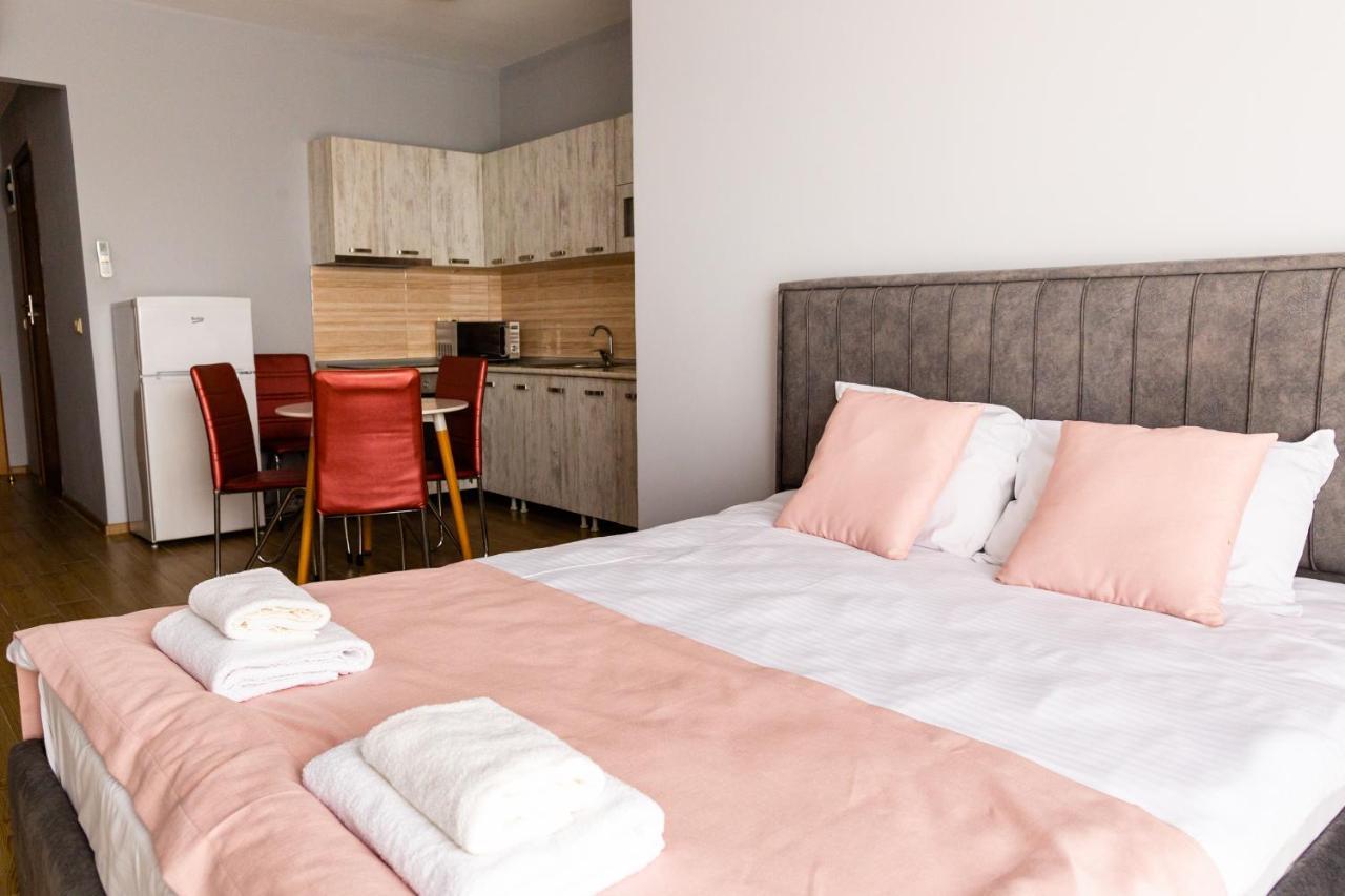Apartment G-point. Porta *